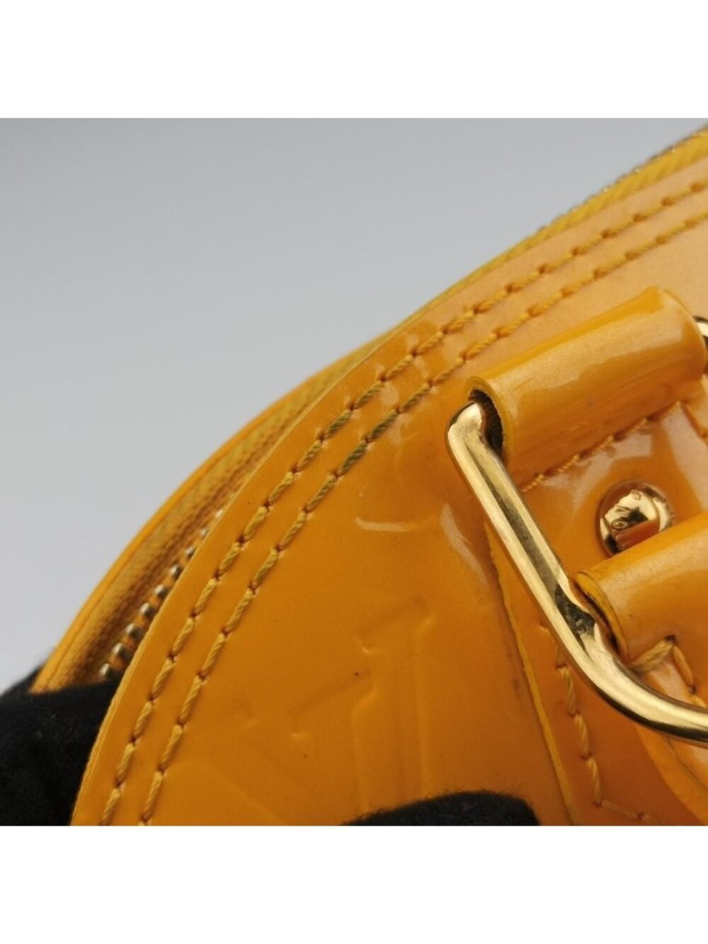 Louis Vuitton Alma PM Jaune Passion Vernis Handbag - Picture 15 of 16